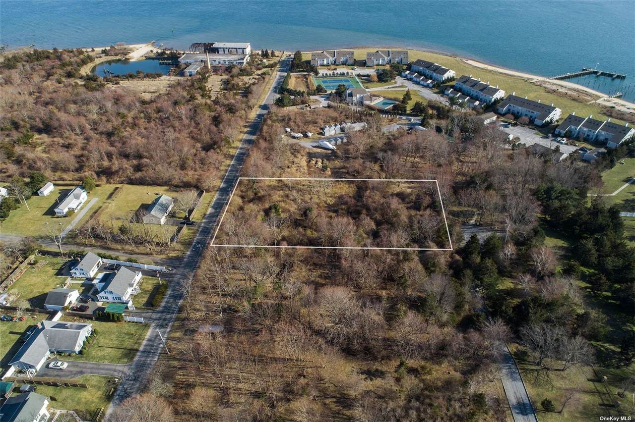 2060 Shipyard Lane - Photo 1