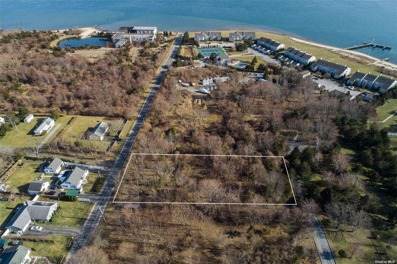 1910 Shipyard Lane - Photo 1