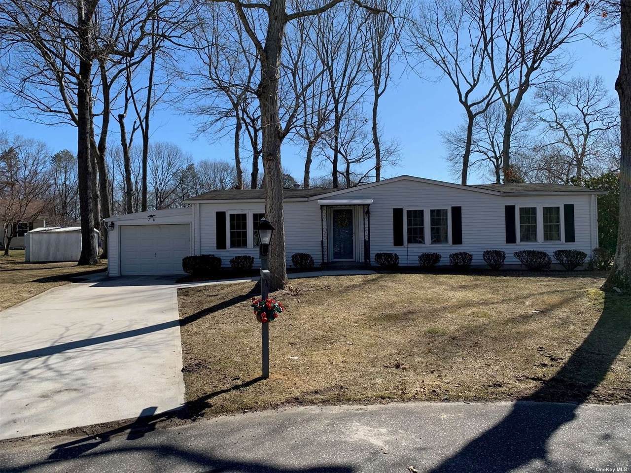 1407-76 Middle Road - Photo 1