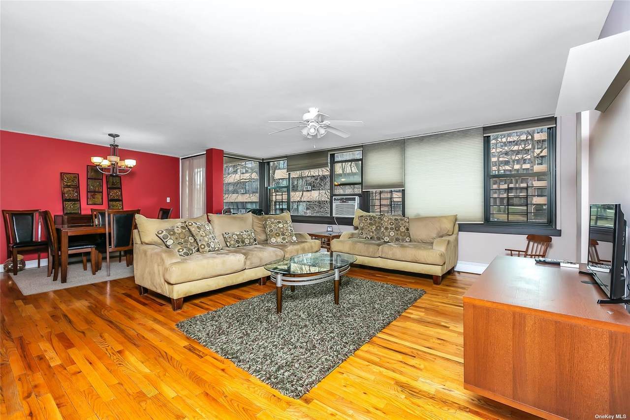 10-24 166 St - Photo 1