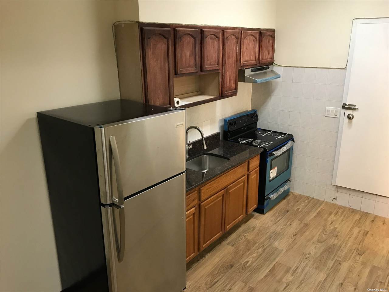 32-14 Steinway Street - Photo 1