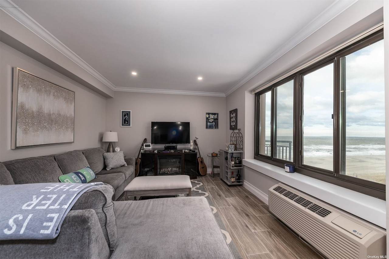 100 Broadway - Photo 1