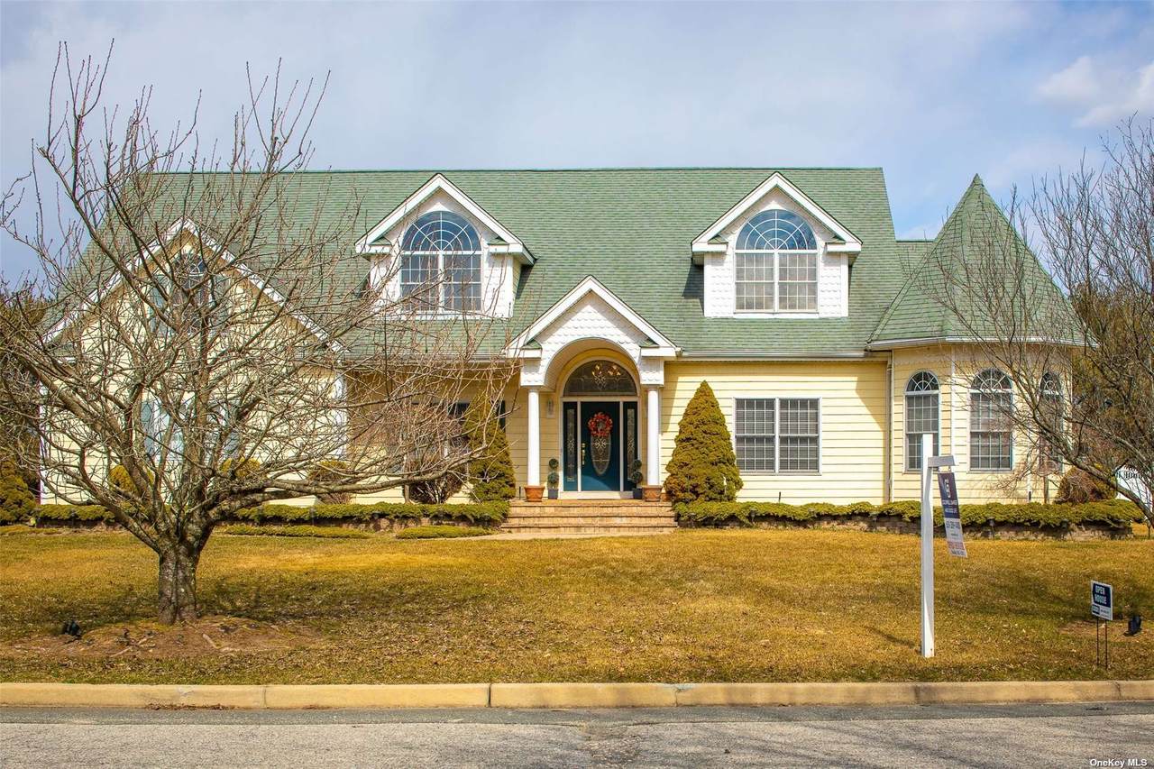 979 John Avenue - Photo 1