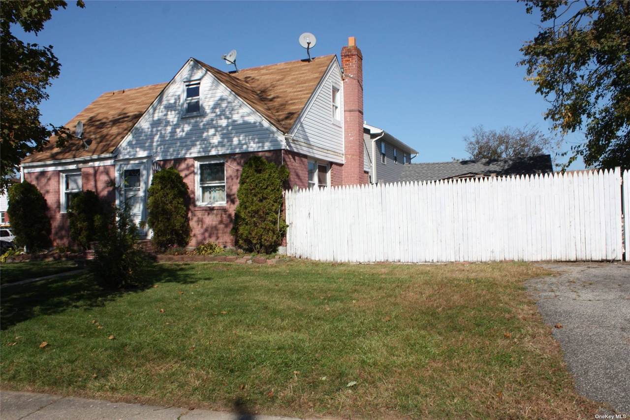 129-04 150 Avenue - Photo 1