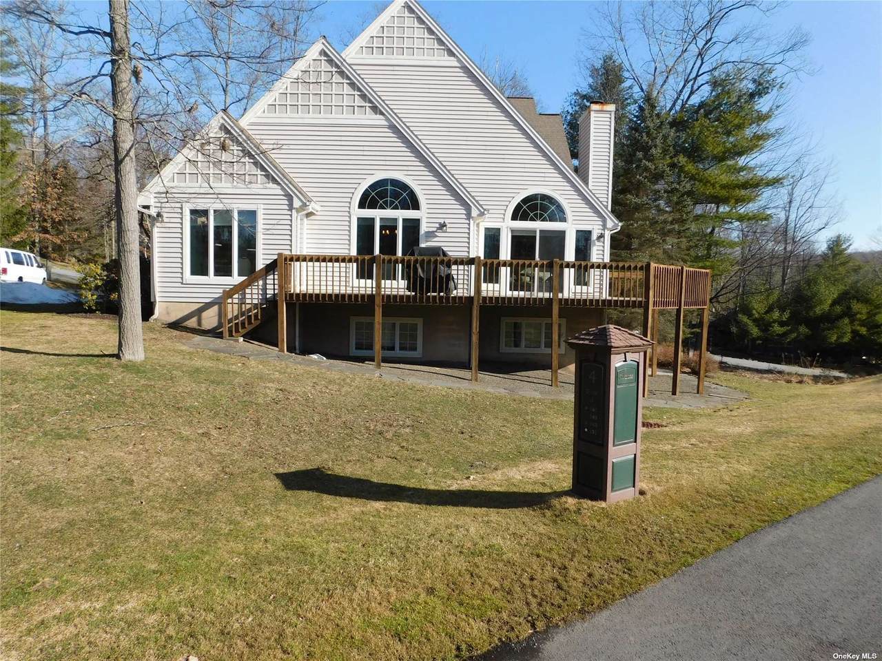 139 Woodloch Drive - Photo 1
