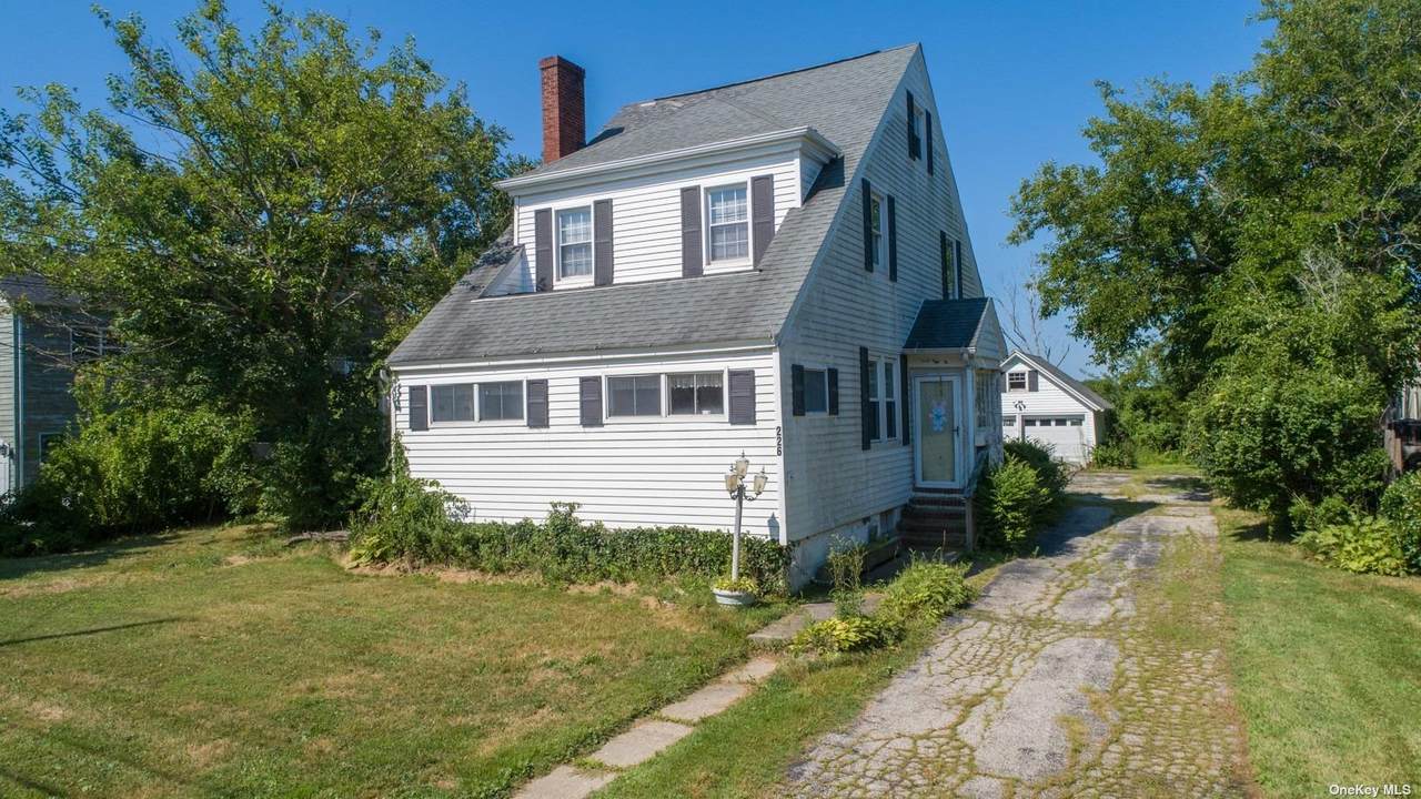 226 Islip Road - Photo 1