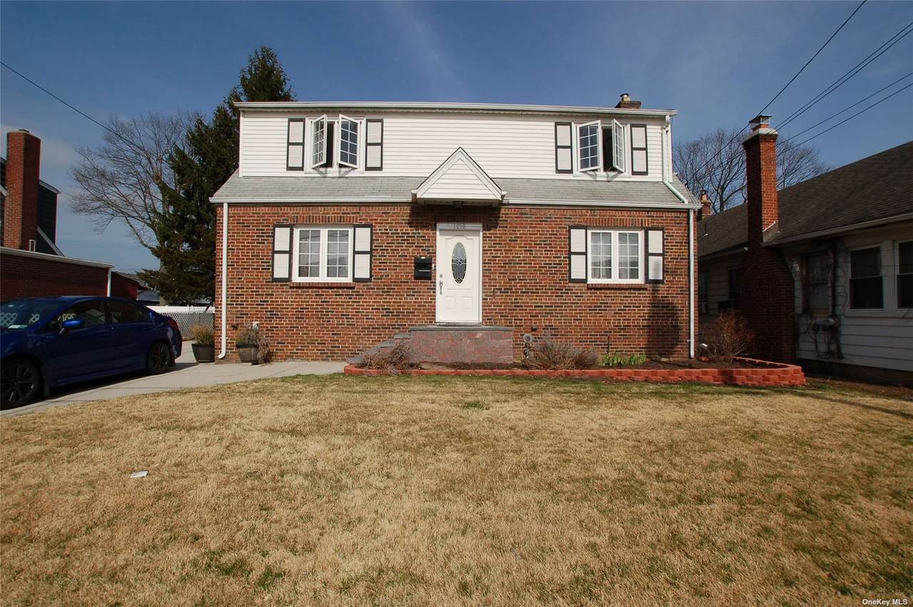 1058 7th Street - Photo 1