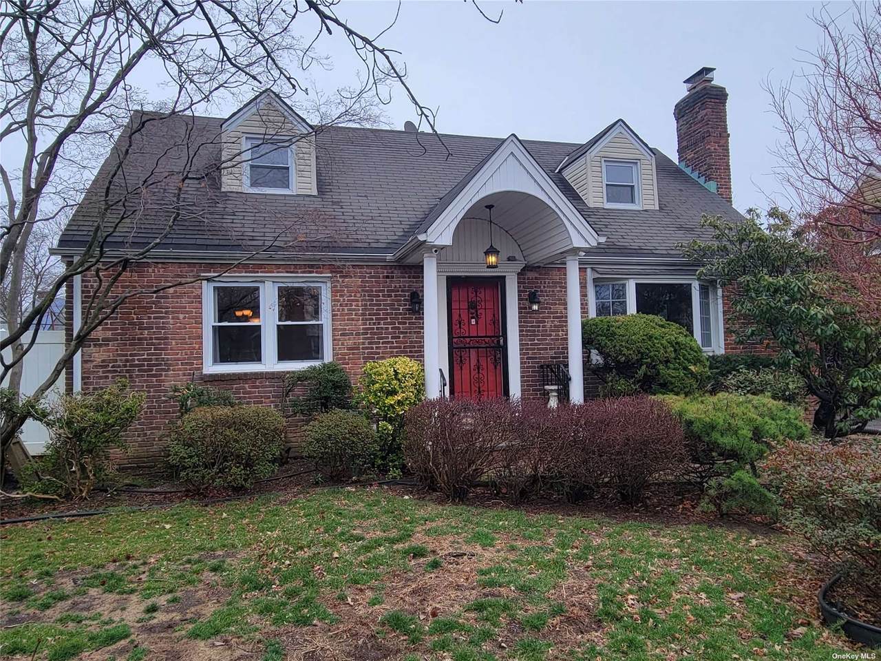 1557 Wales Avenue - Photo 1