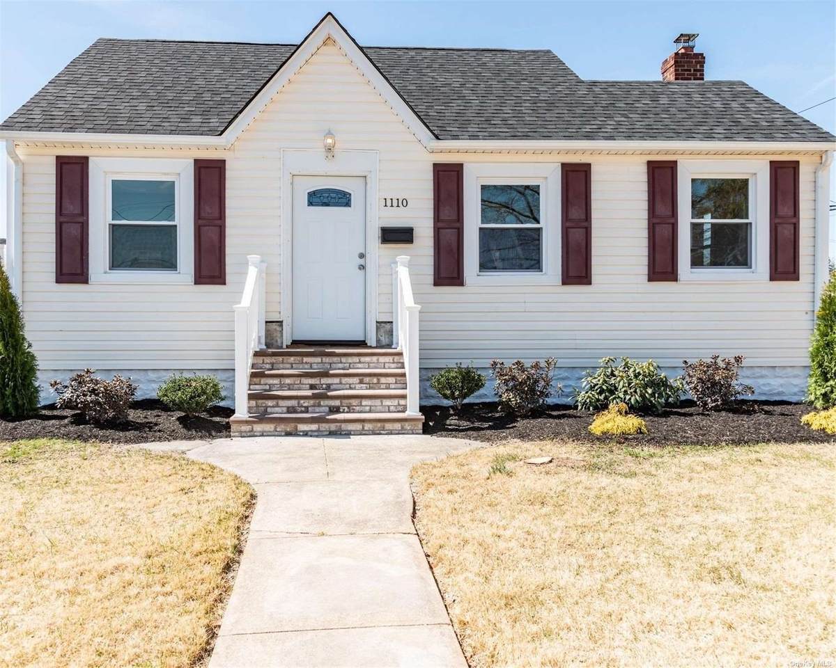 1110 Little East Neck Road - Photo 1
