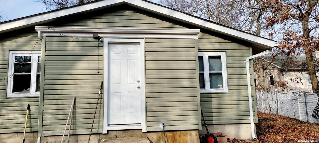 40 Mastic Boulevard - Photo 1