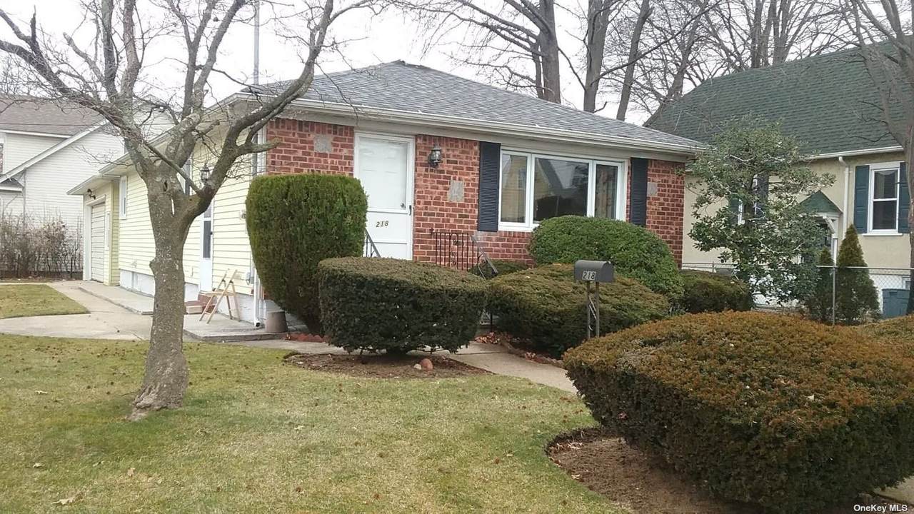 218 Clement Avenue - Photo 1