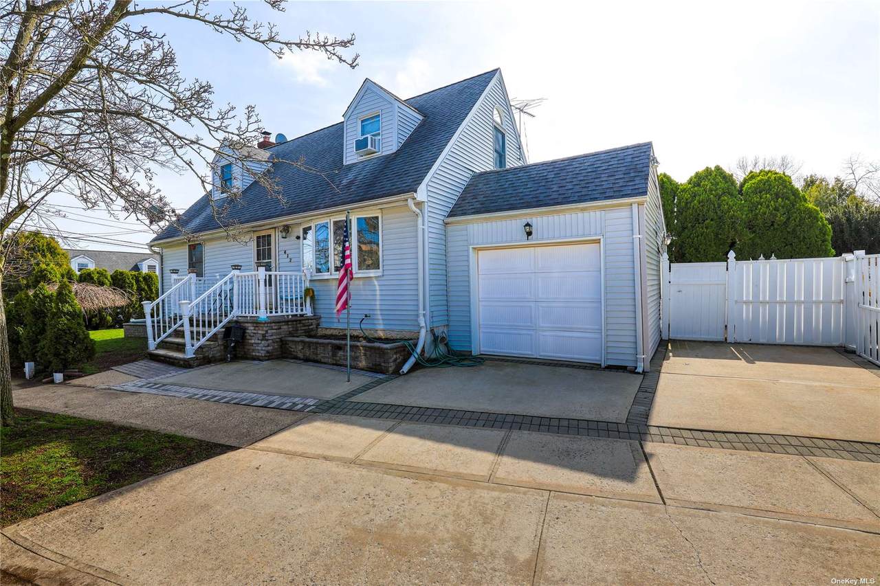 412 Gates Avenue - Photo 1