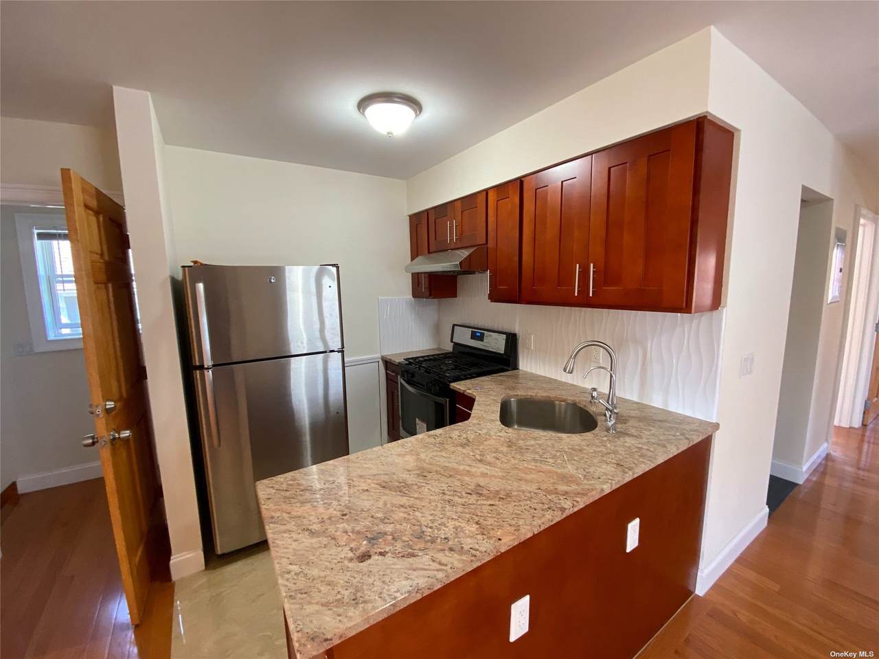 147-29 Hawthorne Avenue - Photo 1