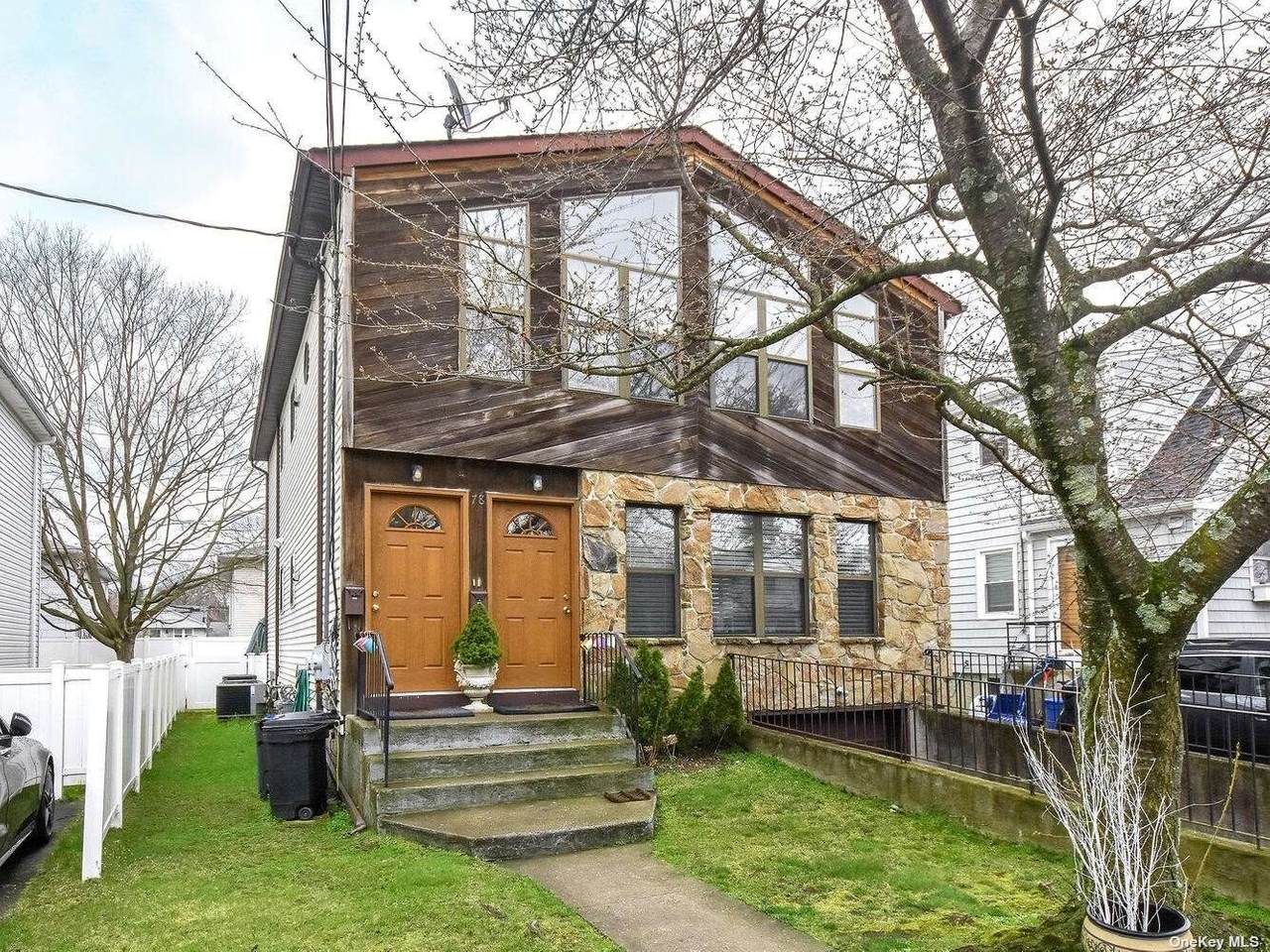 78 Inwood - Photo 1