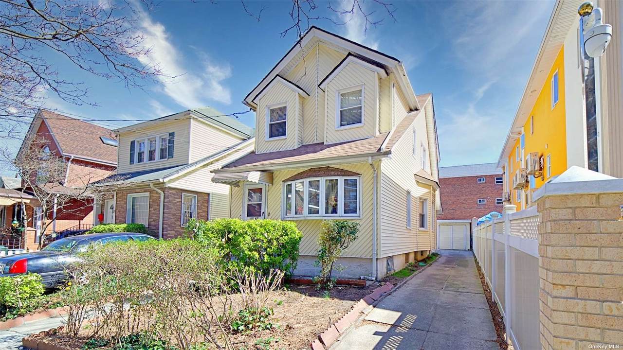 62-67 99St - Photo 1