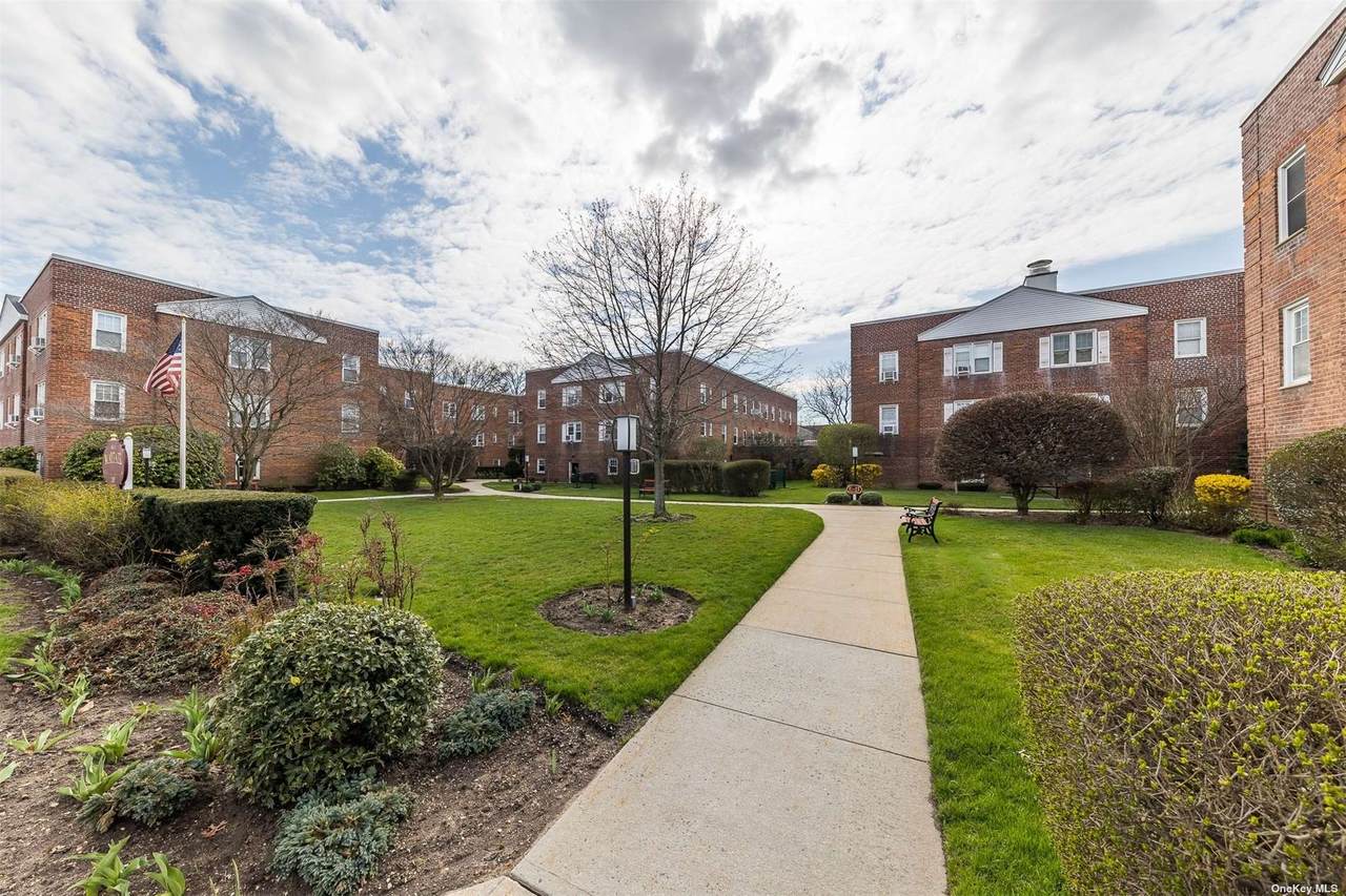 200 Village Avenue - Photo 1