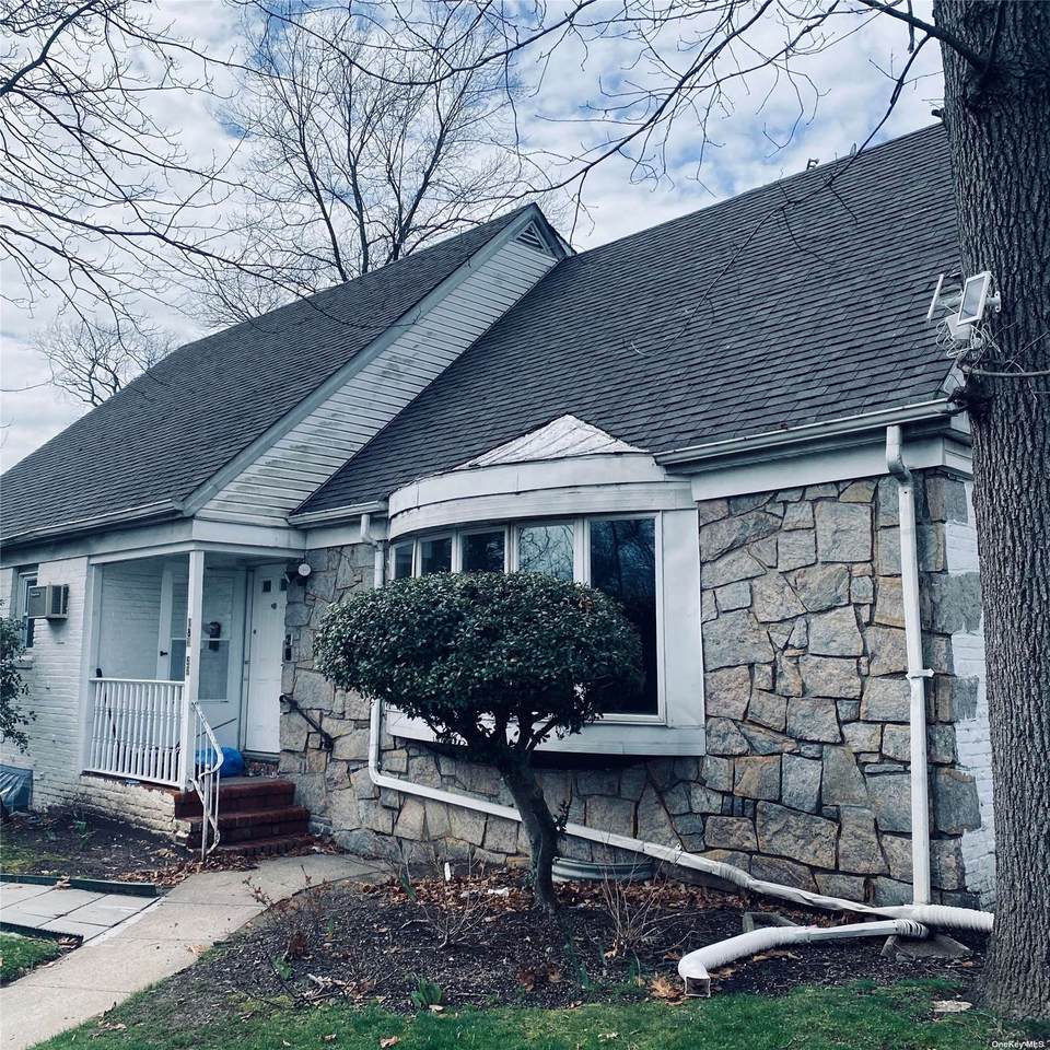 186-55 Grand Central Parkway - Photo 1