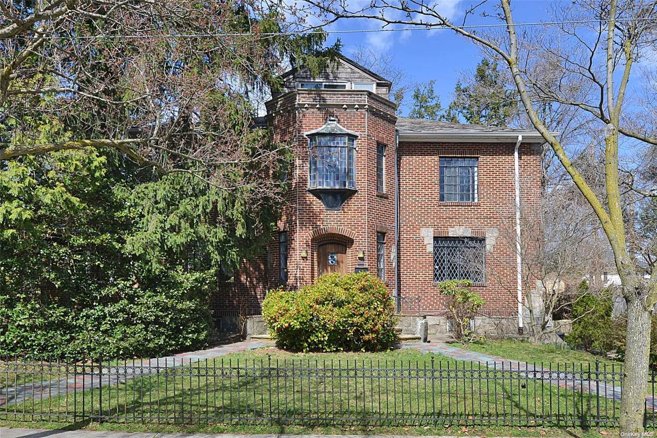 157-05 Rose Avenue - Photo 1
