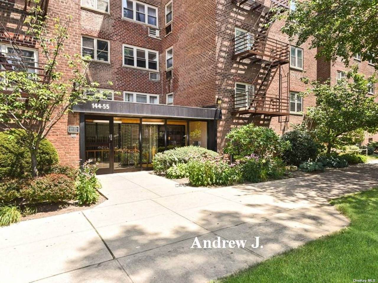 144-55 Melbourne Avenue - Photo 1