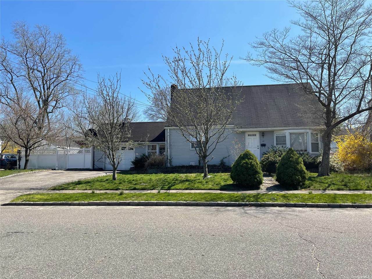 77 Albertson Parkway - Photo 1