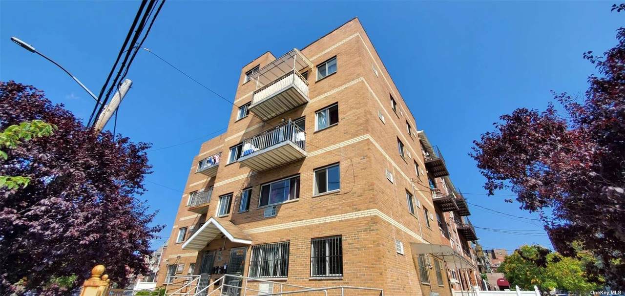 33-17 Leavitt Street - Photo 1