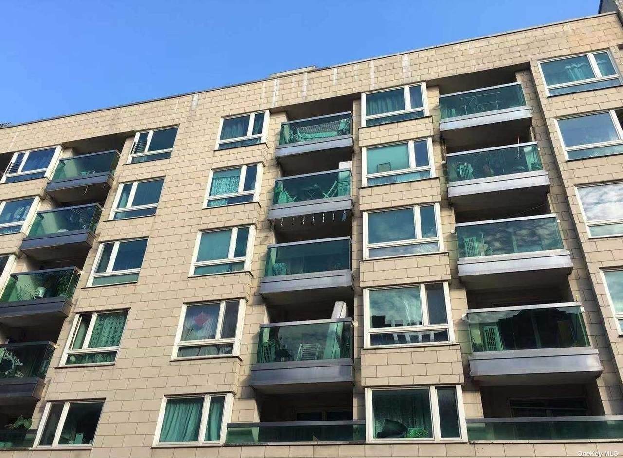 140-22 Beech Avenue - Photo 1
