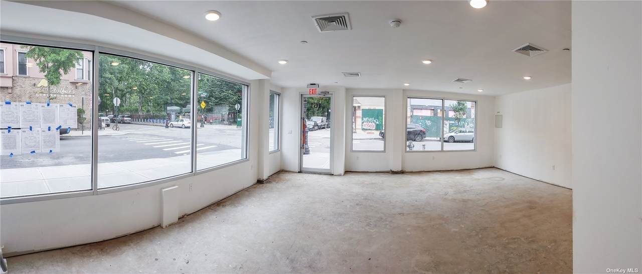 205 Nassau - Photo 1