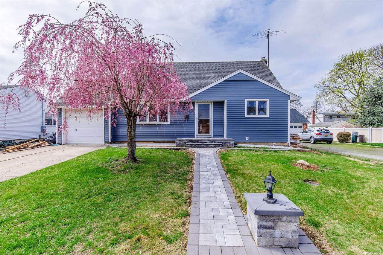 9 Roxbury Road - Photo 1