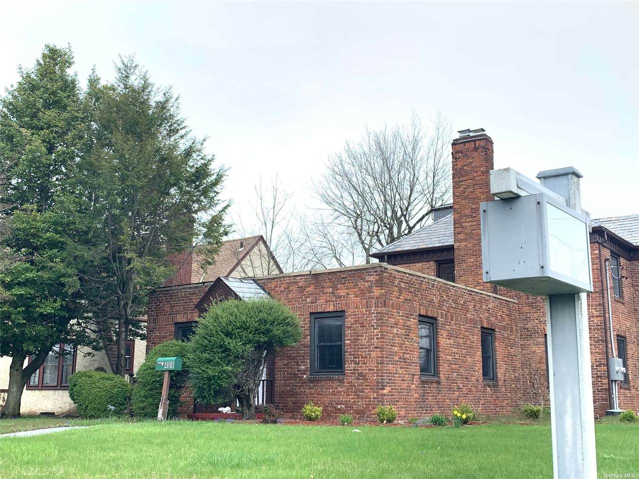 408 Mineola Boulevard - Photo 1