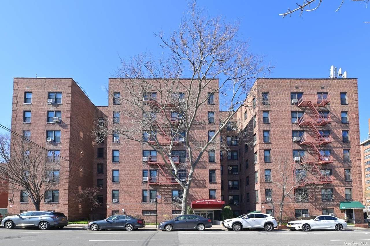 105-55 62 Drive - Photo 1