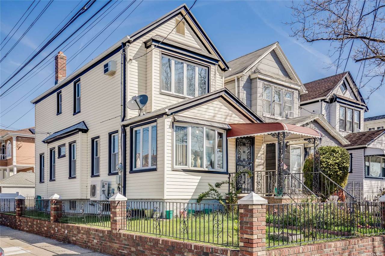 122-01 111th Avenue - Photo 1