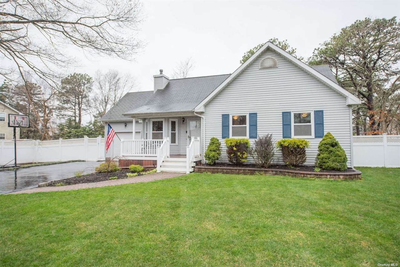 8 Kathleen Crescent - Photo 1