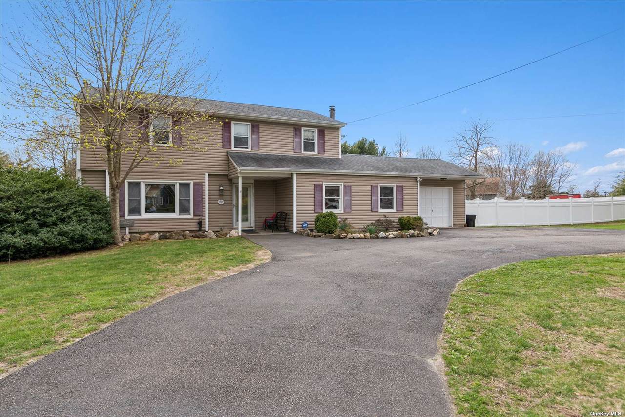 512 Moriches Middle Island Road - Photo 1
