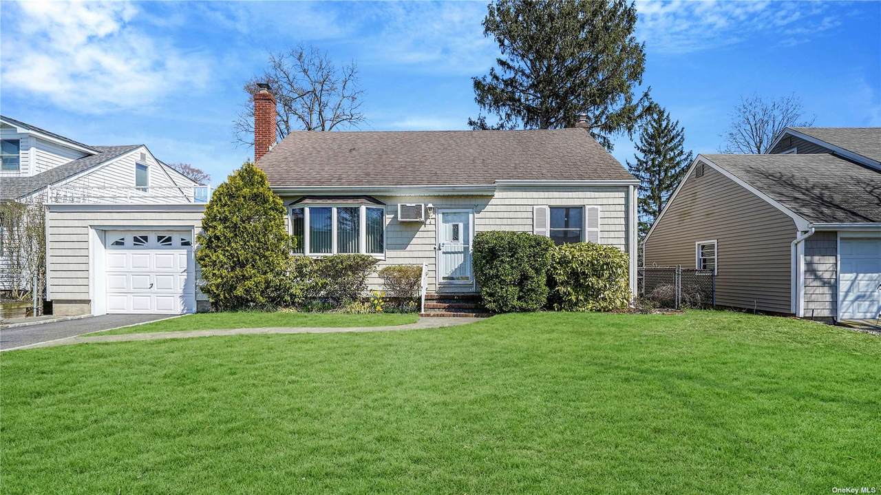 4 Bainbridge Avenue - Photo 1