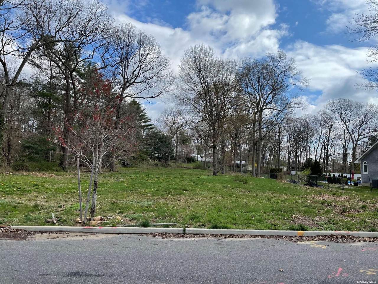 13 Sleepy Hollow Ln - Photo 1