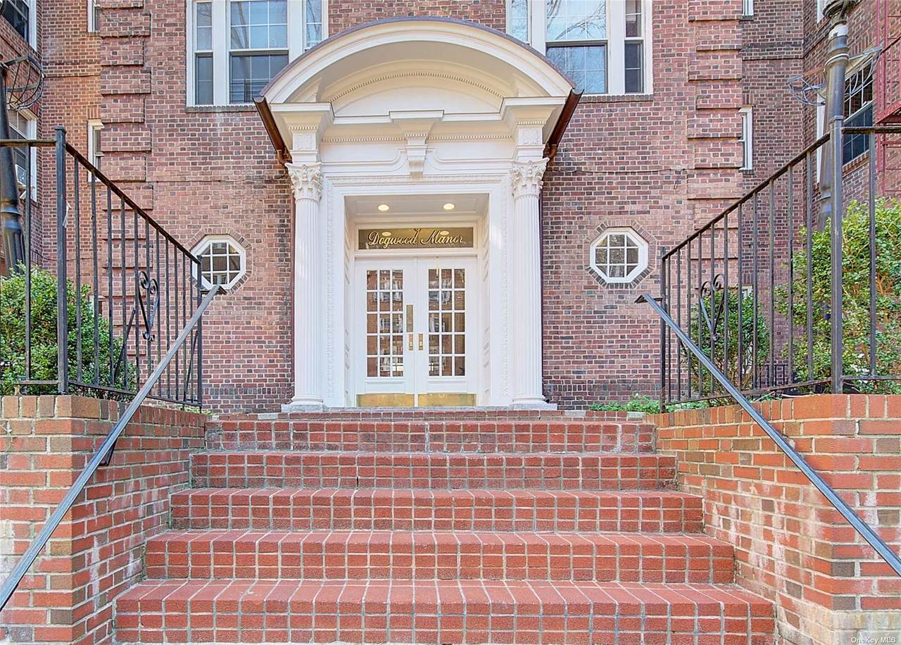 117-01 Park Lane South - Photo 1