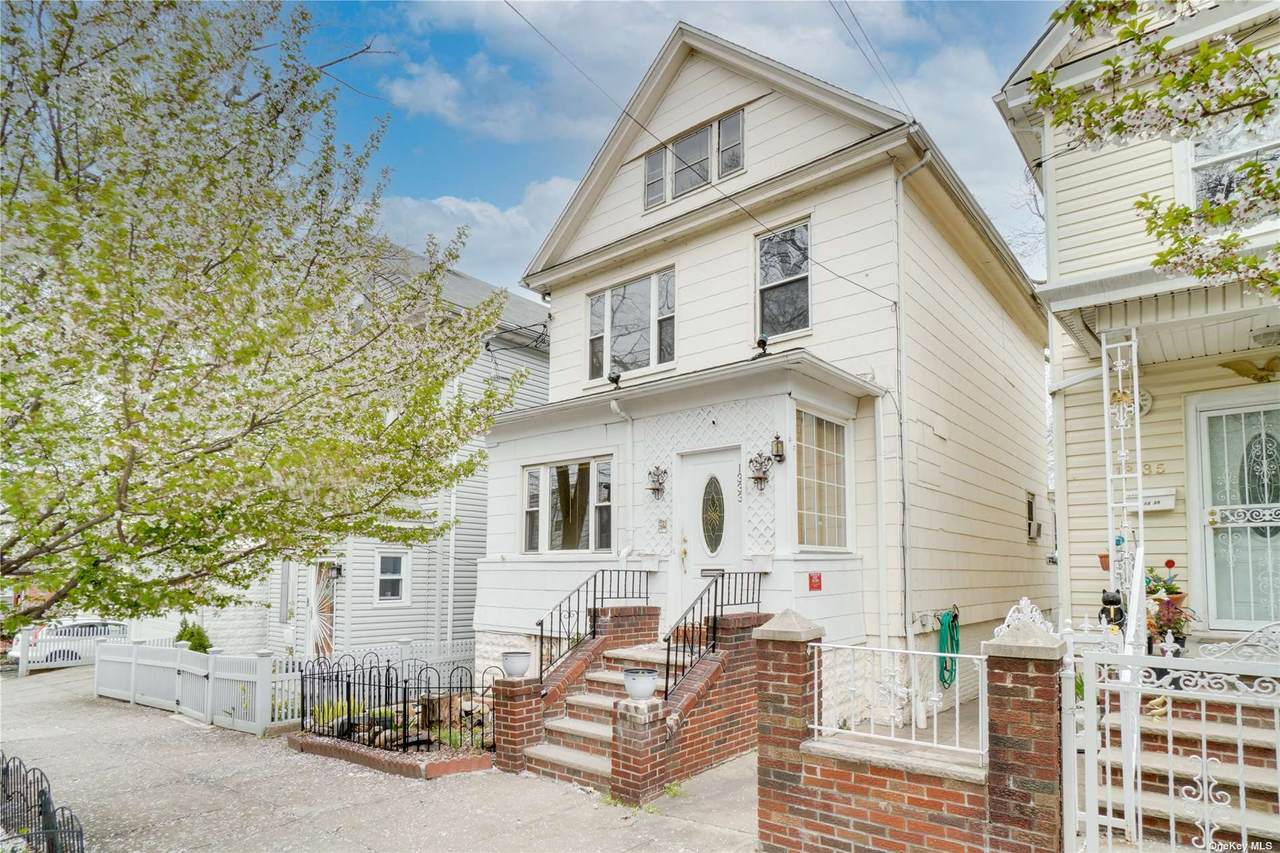 13-33 125th Street - Photo 1