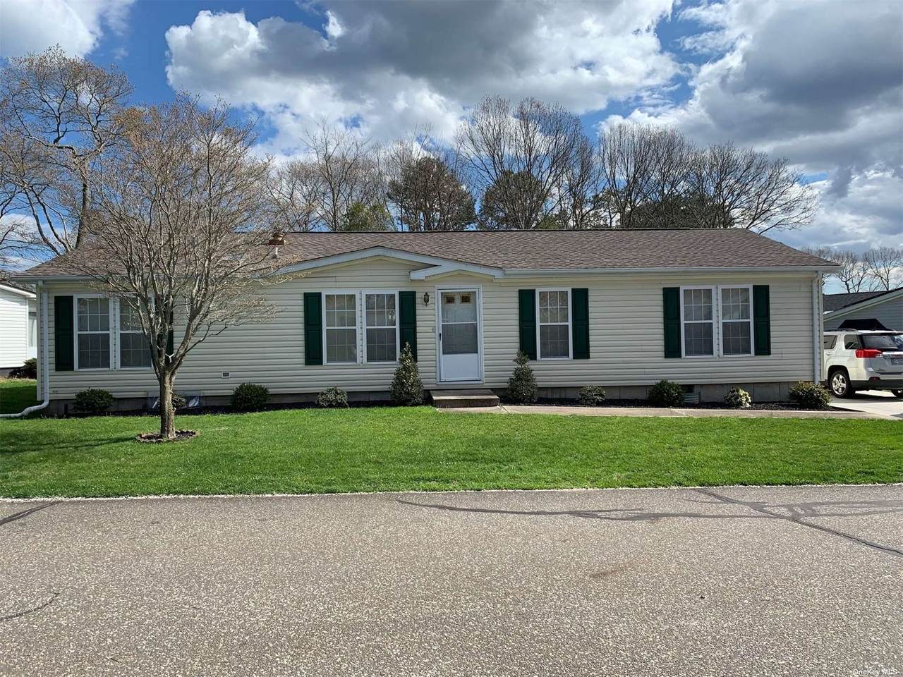 1407-89 Middle Road - Photo 1