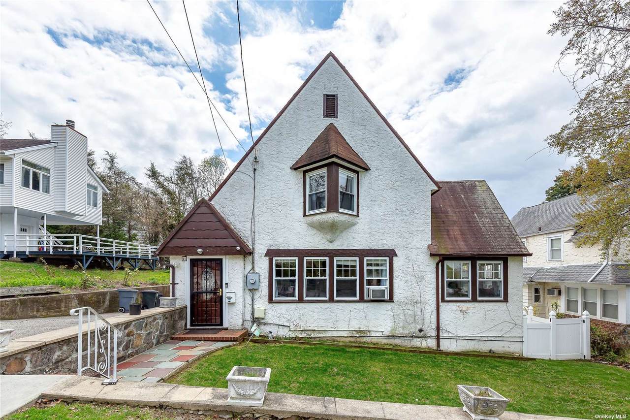 46 Croyden Avenue - Photo 1