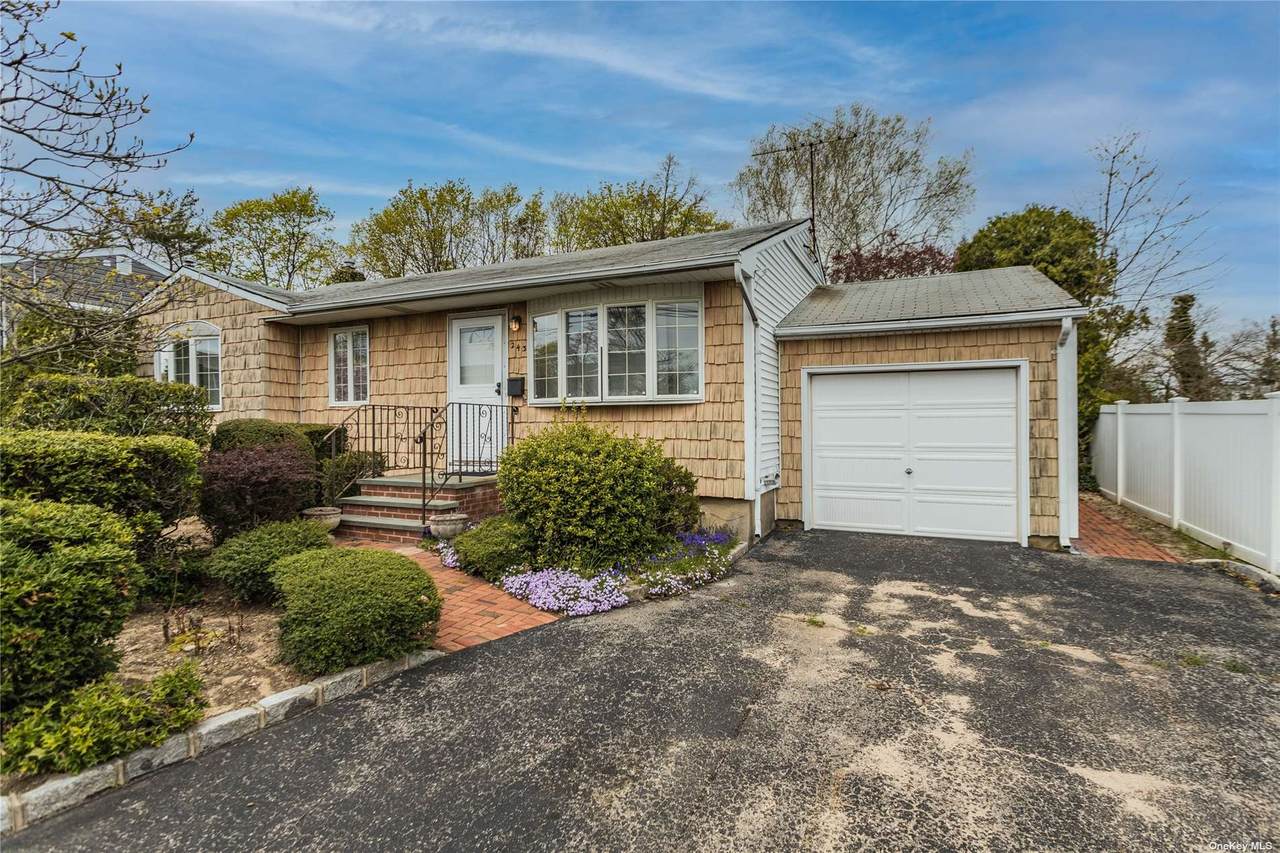 243 Silver Street - Photo 1