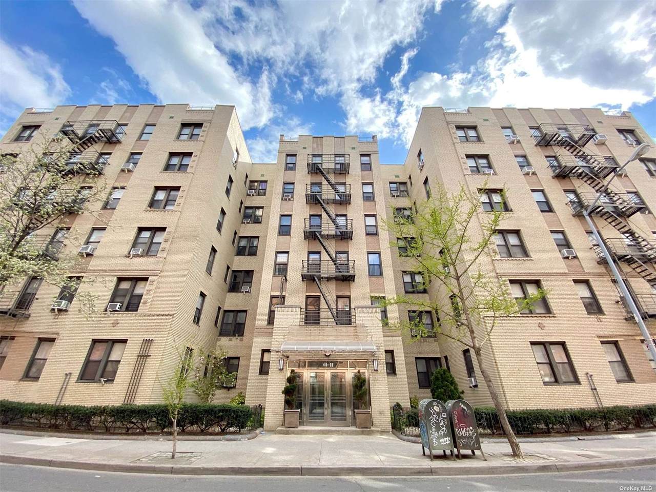 40-18 Hampton Street - Photo 1