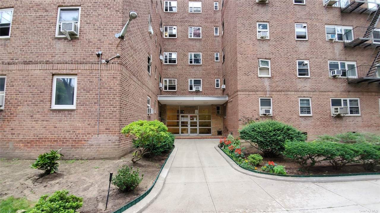 44-65 Kissena Boulevard - Photo 1