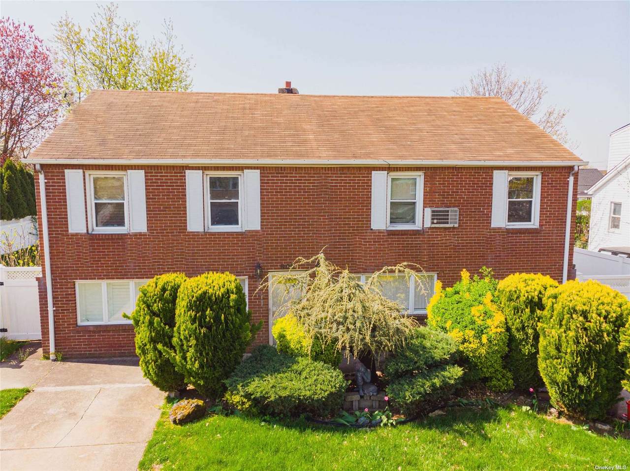 909 Third Avenue - Photo 1