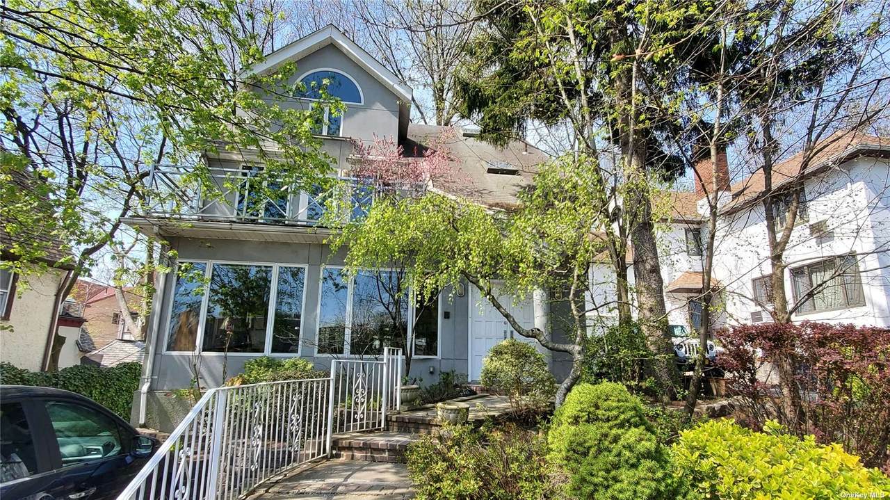 82-10 Beverly Rd - Photo 1