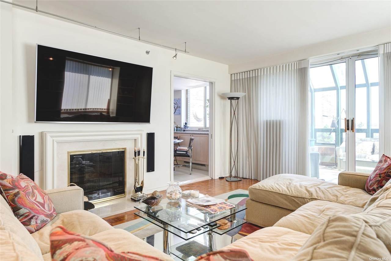100 Hilton Avenue - Photo 1