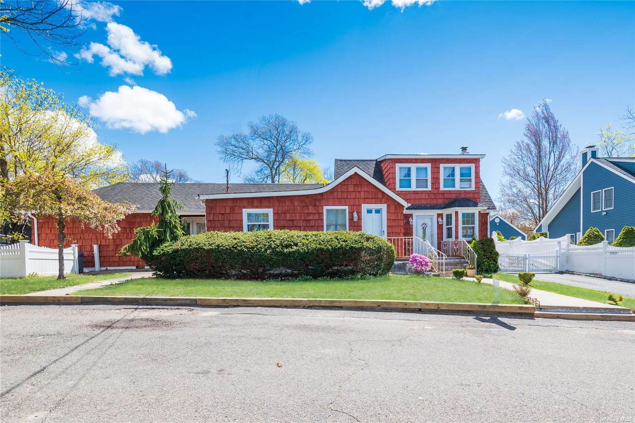 76 Wyona Avenue - Photo 1