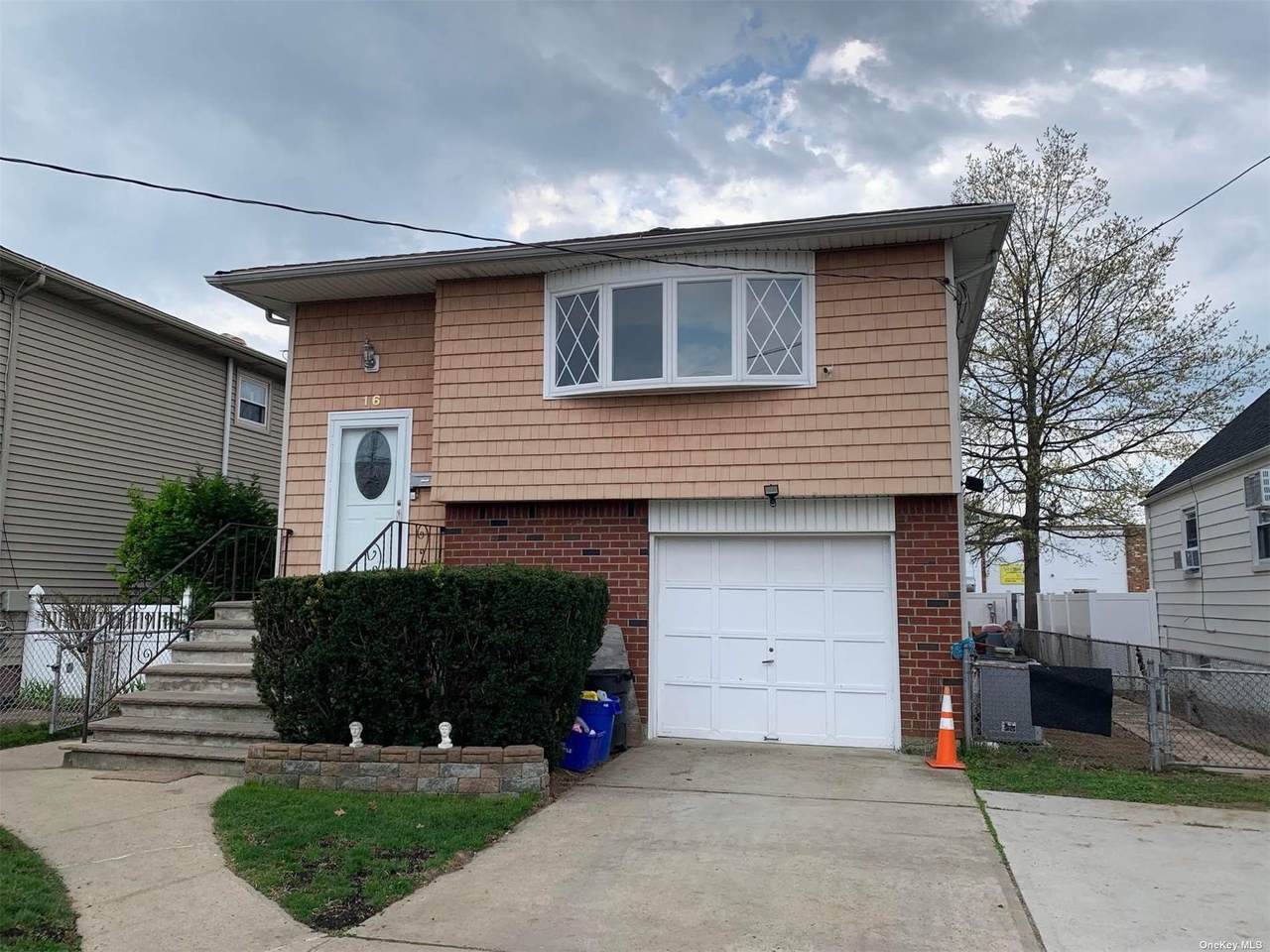 16 Martens Avenue - Photo 1