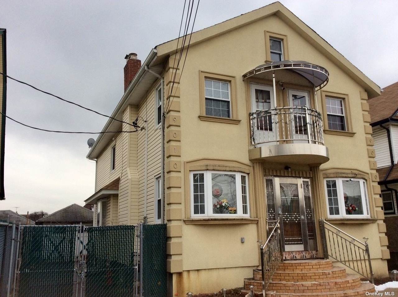 90-10 Hollis Court - Photo 1