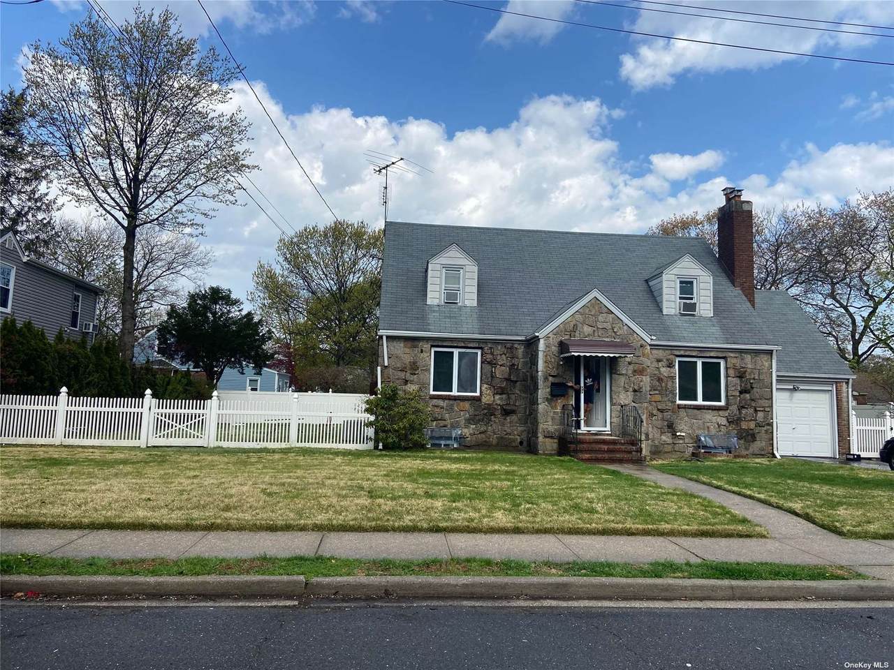 400 Langley Avenue - Photo 1