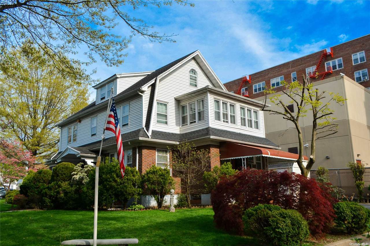 33-02 Parsons Boulevard - Photo 1